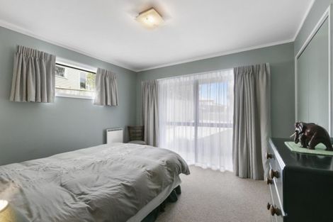 Photo of property in 211 Miromiro Road, Normandale, Lower Hutt, 5010