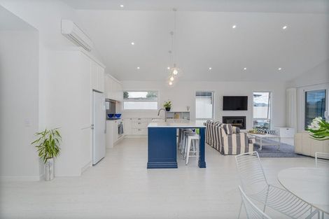 Photo of property in 17 Waitotara Way, Whitianga, 3510