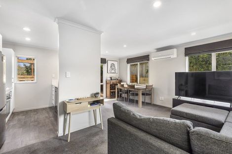 Photo of property in 7/16 Black Rock Road, Newlands, Wellington, 6037