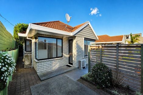 Photo of property in 4/476 Devon Street East, Strandon, New Plymouth, 4312