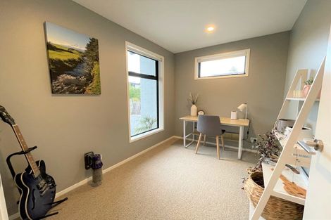 Photo of property in 2 Piper Way, Glen Avon, New Plymouth, 4312