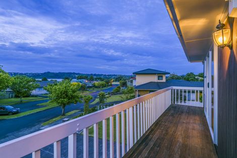 Photo of property in 14 Claresholm Place, Mangere Bridge, Auckland, 2022