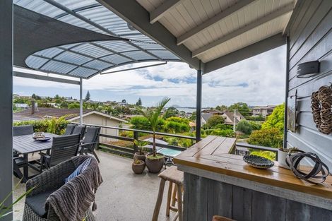 Photo of property in 36 Omokoroa Road, Omokoroa, 3114