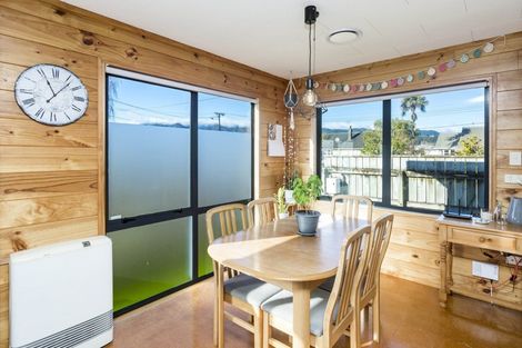 Photo of property in 3 Hazel Street, Ebdentown, Upper Hutt, 5018