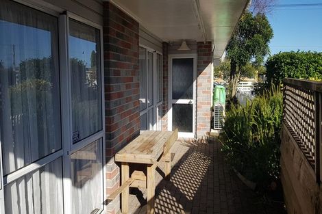 Photo of property in 2/13 Bunnythorpe Road, Papakura, 2110