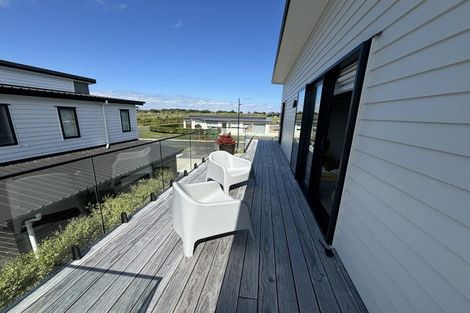 Photo of property in 16 Mutetai Road, Clarks Beach, 2122