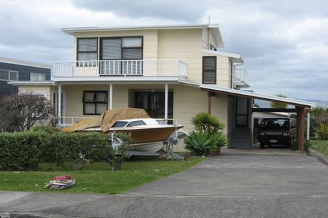 Photo of property in 1439 Whangaparaoa Road, Army Bay, Whangaparaoa, 0930