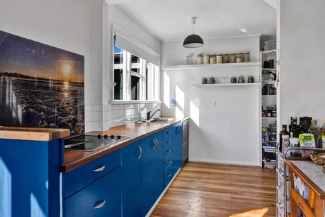 Photo of property in 10 Cook Street, Marfell, New Plymouth, 4310