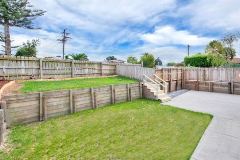 Photo of property in 7 Roberts Road, Te Atatu South, Auckland, 0610