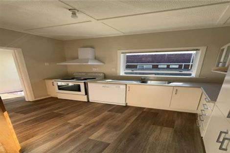 Photo of property in 5 Maratahu Street, Westown, New Plymouth, 4310