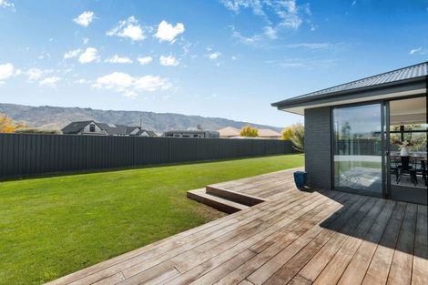 Photo of property in 30 Ethereal Crescent, Mount Pisa, Cromwell, 9383
