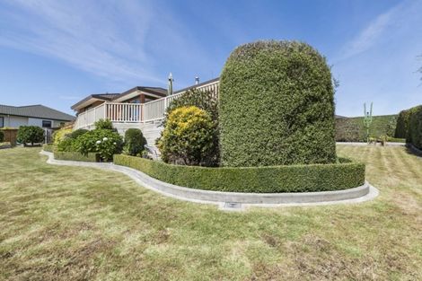 Photo of property in 11 Greenwood Place, Fitzherbert, Palmerston North, 4410