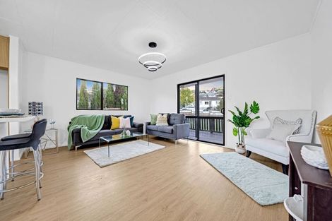 Photo of property in 87 West Harbour Drive, West Harbour, Auckland, 0618