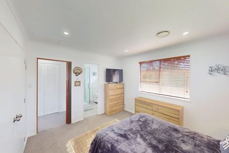 Photo of property in 135 Rua Avenue, Waitarere Beach, Levin, 5510