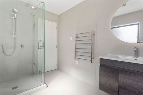 Photo of property in 101a Beach Road, Te Atatu Peninsula, 0610