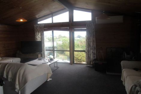 Photo of property in 21 Weggery Drive, Waikanae Beach, Waikanae, 5036