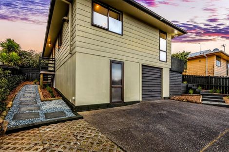 Photo of property in 2/4 Elizabeth Drive, West Harbour, Auckland, 0618