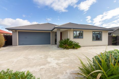 Photo of property in 9 Angelina Way, Kelvin Grove, Palmerston North, 4414