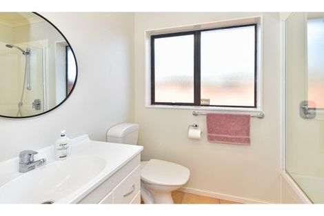 Photo of property in 42 Sandwick Drive, Weymouth, Auckland, 2103