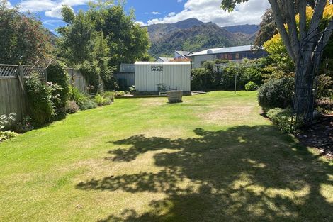 Photo of property in 7 Argyle Place, Arrowtown, 9302