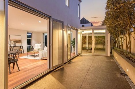 Photo of property in 43 Hawkesbury Avenue, St Albans, Christchurch, 8014