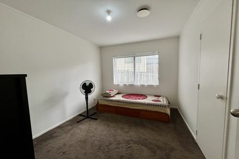 Photo of property in 1/95 Hobsonville Road, West Harbour, Auckland, 0618