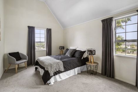 Photo of property in 2/1 Cascades Road, Pakuranga Heights, Auckland, 2010