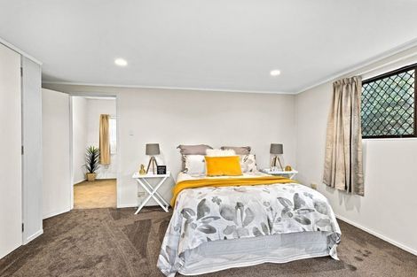 Photo of property in 6 Fayette Place, Te Atatu South, Auckland, 0610