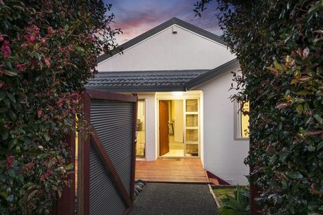 Photo of property in 14 Berkshire Terrace, Massey, Auckland, 0614
