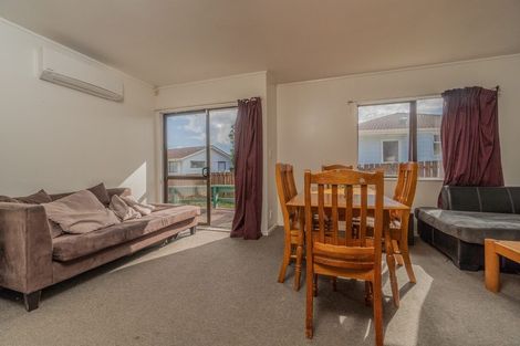 Photo of property in 2/14 Hatherley Place, Clendon Park, Auckland, 2103