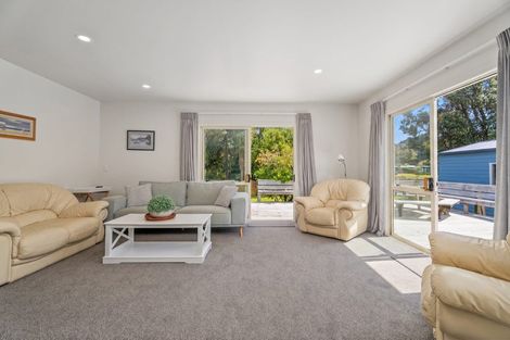 Photo of property in 17 Martin Place, Cooks Beach, Whitianga, 3591