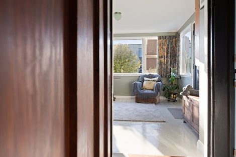 Photo of property in 16 Birdwood Avenue, Moturoa, New Plymouth, 4310