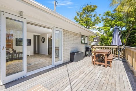 Photo of property in 1/92 Saddleback Rise, Murrays Bay, Auckland, 0630