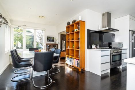 Photo of property in 407 Alexandra Street, Hastings, 4122