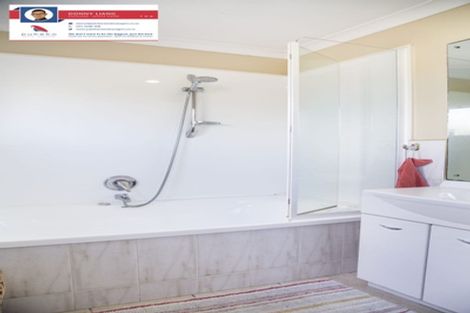 Photo of property in 20 Sunvista Avenue, Oteha, Auckland, 0632