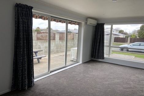 Photo of property in 1/76 Denise Crescent, Hornby, Christchurch, 8042