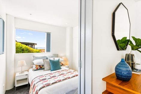 Photo of property in 21 Renoir Street, West Harbour, Auckland, 0618