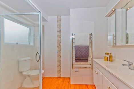 Photo of property in 51 Cambridge Road, Riverhead, 0820