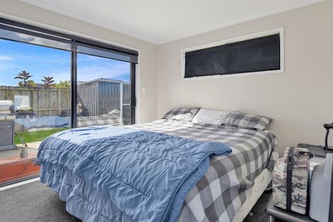 Photo of property in 16 Opouatu Avenue, Glenbrook, 2681