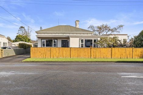 Photo of property in 10 Ross Street, Marton, 4710