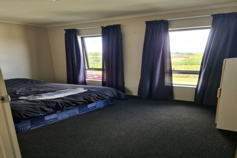 Photo of property in 24 Kuurae Crescent, Weymouth, Auckland, 2103