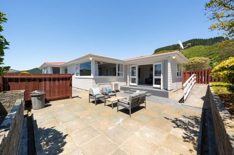 Photo of property in 82 Larsen Crescent, Tawa, Wellington, 5028