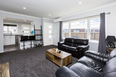 Photo of property in 2/15 Lane Street, Wallaceville, Upper Hutt, 5018