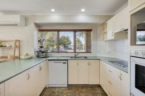 Photo of property in 16 Sandhurst Drive, Papamoa Beach, Papamoa, 3118