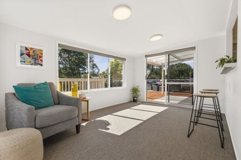 Photo of property in 24 La Rosa Street, Green Bay, Auckland, 0604