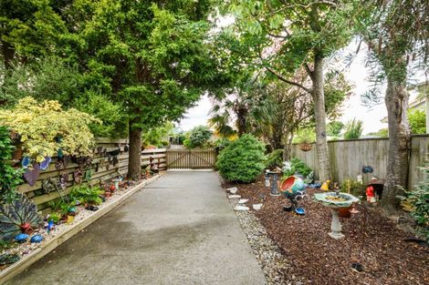 Photo of property in 16 Antrim Place, Hokowhitu, Palmerston North, 4410