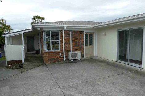 Photo of property in 1/22 Robert Burke Place, Henderson, Auckland, 0612