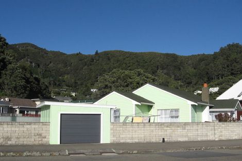 Photo of property in 3 Marine Parade, Eastbourne, Lower Hutt, 5013