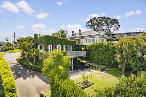 Photo of property in 1/14 Colonial Road, Birkenhead, Auckland, 0626