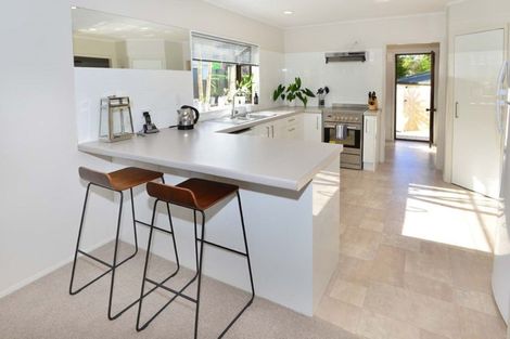 Photo of property in 11 Thalia Place, Totara Vale, Auckland, 0629